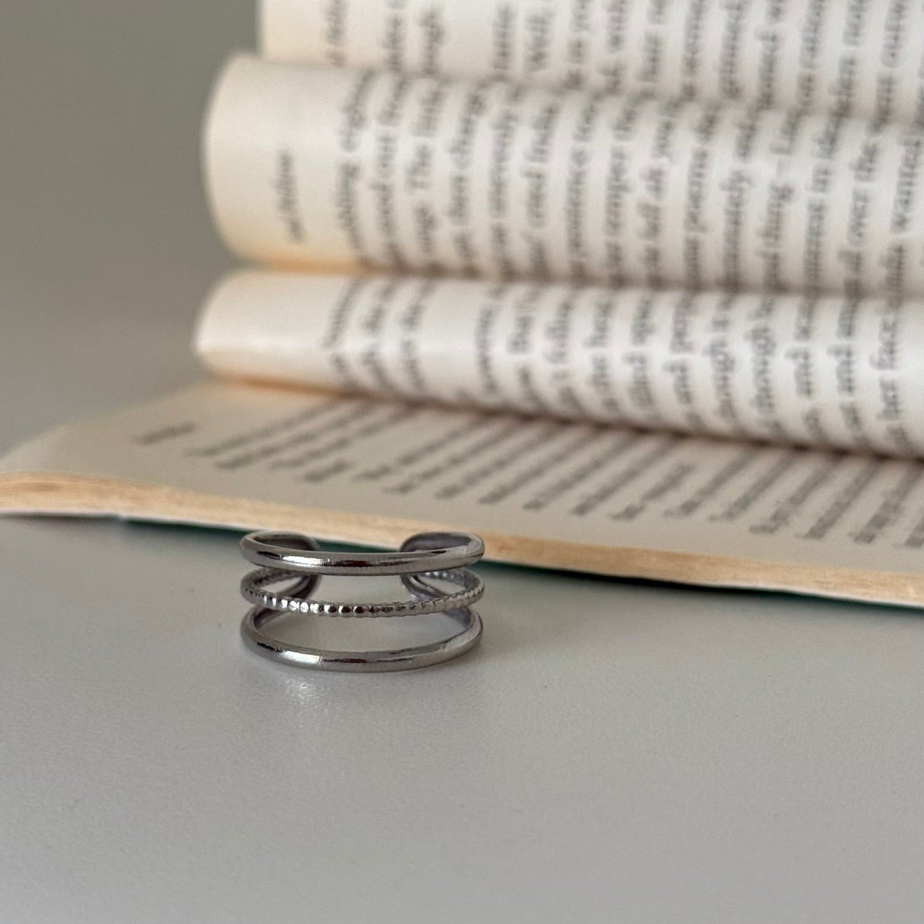 Eterna Line Ring