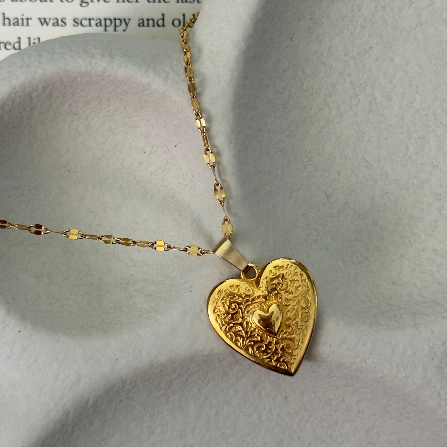 Vintage Love Necklace Gold