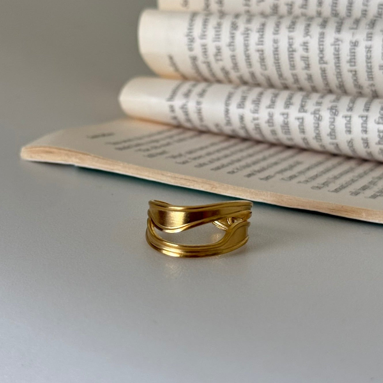 Naya Curve Ring