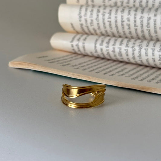 Naya Curve Ring